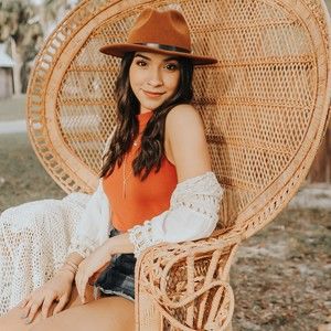 Meet your Posher, Kaila